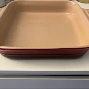 Le Creuset 23 cm square baking dish.